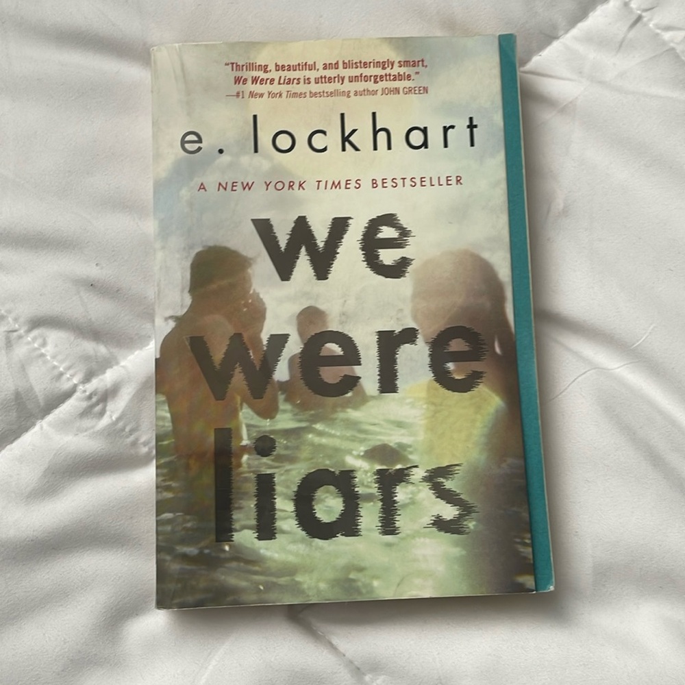 We were liars by e lockhart
Paperback
Read once